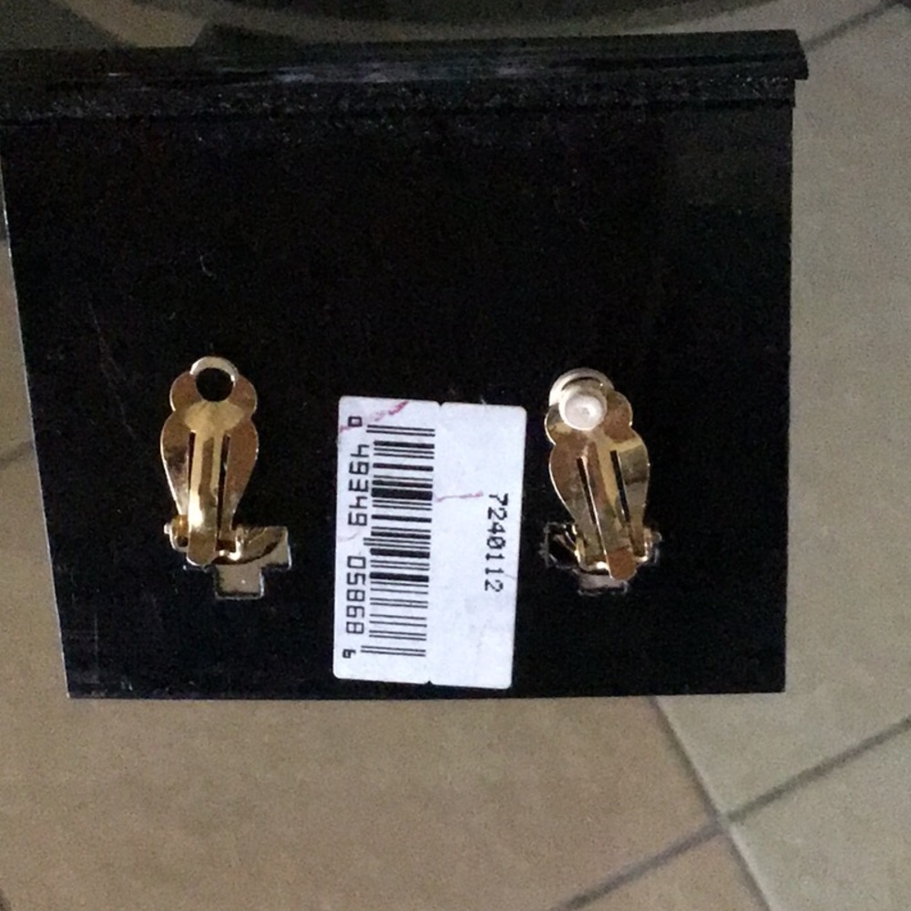 Beautiful earring. - Picture 2 of 2